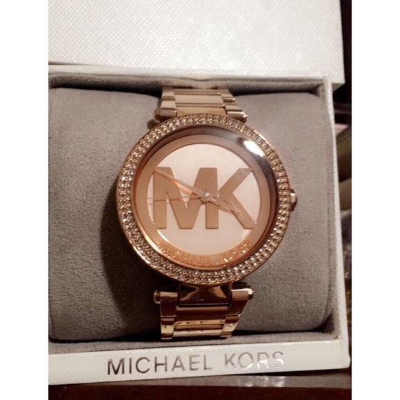 Michael Kors - Picture 2 of 3
